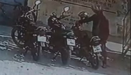 বুধহাটায় দুঃসাহসিক মোটরসাইকেল চুরি