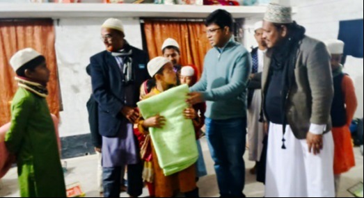 বুধহাটায় পল্লী বিদ্যুৎ সাব-জোনাল  অফিসে কম্বল বিতরণ