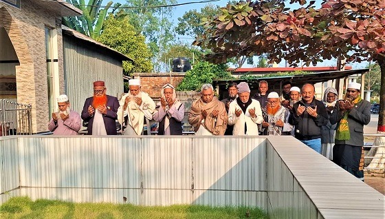 সখীপুরে প্রয়াত বরেণ্য ব্যক্তিদের কবর জিয়ারত