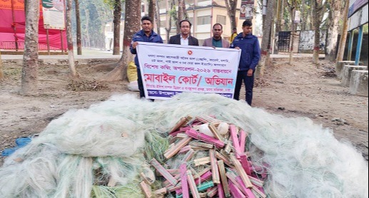 ৬০ হাজার মিটার কারেন্ট জালসহ তিনজন আটক