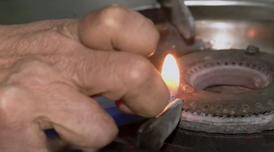 গ্যাস সংকটে বিপাকে গৃহস্থলি থেকে কারখানা