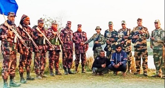 গোমস্তাপুরে আটক ২ ভারতীয় নাগরিককে বিএসএফের কাছে হস্তান্তর