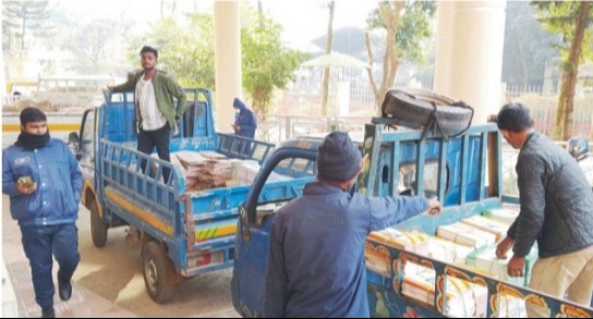 কুমিল্লার ১১ আসনে ভোটের সরঞ্জাম পাঠানো হচ্ছে রিটার্নিং কর্মকর্তাদের কার্যালয়ে