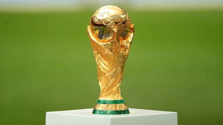ফুটবল বিশ্বকাপের ট্রফি এখন বাংলাদেশে