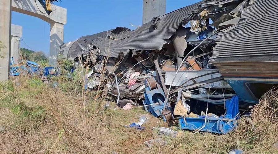 থাইল্যান্ডে চলন্ত ট্রেনের ওপর ক্রেন ভেঙে পড়ে নিহত ২২