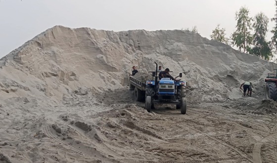 সুন্দরগঞ্জে বালু উত্তোলনের মহোৎস হুমকির মুখে তিস্তার তীর