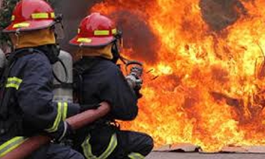 এবার জিগাতলায় একটি আবাসিক ভবনে আগুন