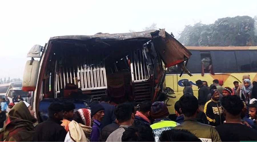 সিলেটে তিন বাসের মুখোমুখি সংঘর্ষে প্রাণ গেল ২জনের