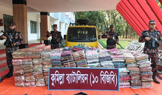 কুমিল্লা সীমান্তে ভারতীয় মালামাল ও পিকআপ জব্দ