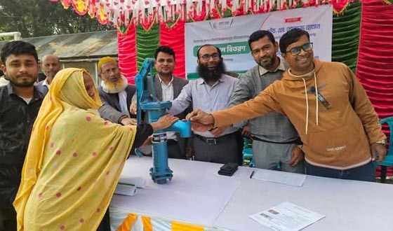 দোস্ত এইডের টিউব ওয়েল বিতরণ