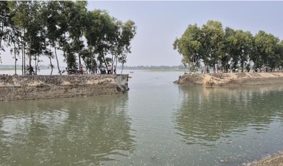 তিস্তা সেচ ক্যানেলের বাঁধ ভেঙে তলিয়ে গেছে শতাধিক ফসলি জমি