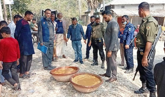 রাজশাহীর চারঘাটে দুটি প্রতিষ্ঠানকে জরিমানা বিএসটিআই-এর