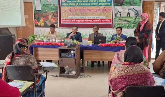 আশাশুনিতে পারিবারিক পুষ্টি বাগান বিষয়ক প্রশিক্ষণ