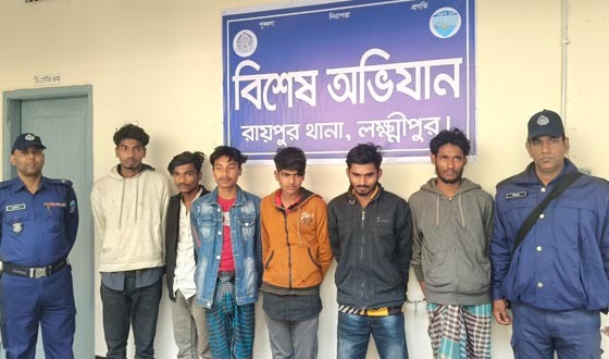 লক্ষ্ণীপুরে ডাকাতির প্রস্তুতিকালে অস্ত্রসহ গ্রেপ্তার ৬