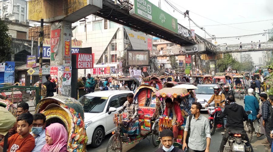 নিউমার্কেটে দুই কলেজের শিক্ষার্থীদের সংঘর্ষ, পুলিশের হস্তক্ষেপে স্বাভাবিক হলো যান চলাচল