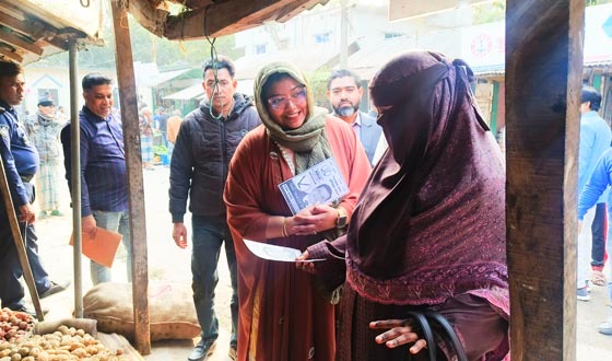 বাবুগঞ্জের গোলাম কিবরিয়া টিপুর কন্যার গণসংযোগ