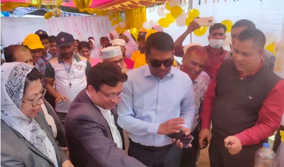 কবুতর উড়িয়ে ঈদগাঁওতে বার্ষিক ক্রীড়া প্রতিযোগিতার উদ্বোধন