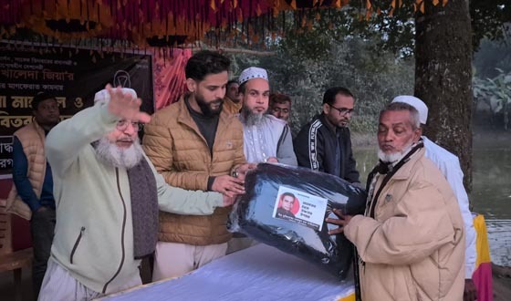 খালেদা জিয়ার রুহের মাগফেরাত কামনায় দোয়া ও কম্বল বিতরণ