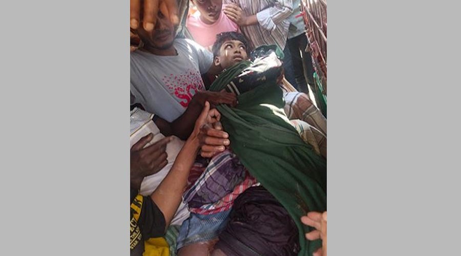 টেকনাফ সীমান্তে মিয়ানমার থেকে ছোড়া গুলিতে দুই বাংলাদেশি কিশোর গুলিবিদ্ধ