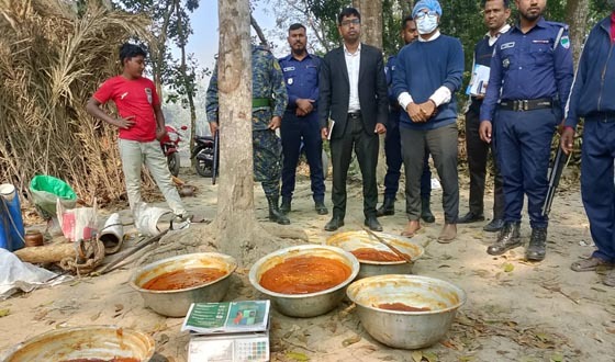শৈলকূপায় ভেজাল গুড়ের কারখানায় খাদ্য অধিদপ্তরের অভিযান