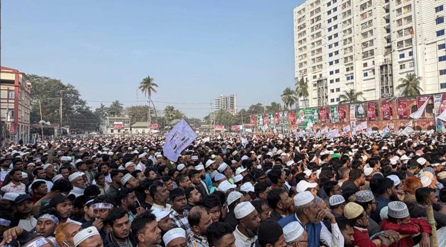 ফেনীতে জামায়াত আমিরের জনসভায় মানুষের ঢল