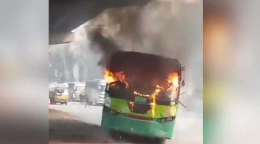 উত্তরায় বাসে আগুন, হতাহত...