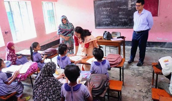 শেরপুরে প্রাথমিক বিদ্যালয় পরিদর্শন ও ক্রীড়াসামগ্রী বিতরণ