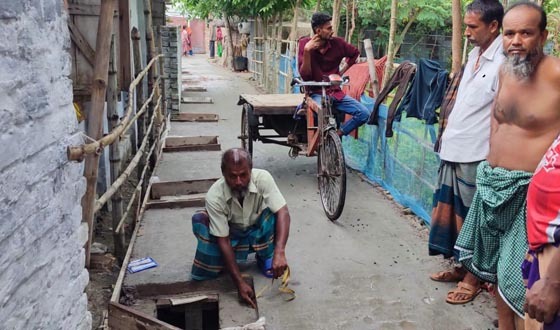 পাইকগাছায় উন্নয়ন কাজের নামে হরিলুট