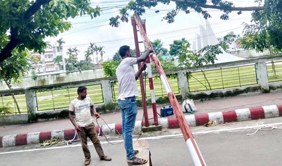 যানজট নিরসনে শহরের প্রবেশপথের আপডাউন গেট মেরামত