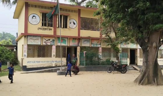 গাংনীতে পচা ডিম কান্ডে প্রধান শিক্ষককে শোকজ