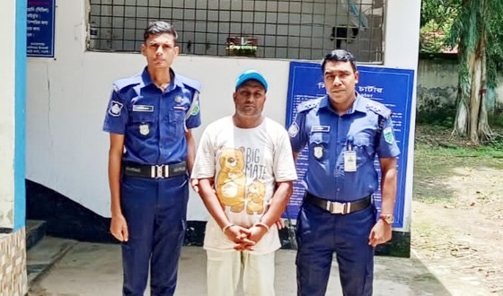 আত্রাইয়ে শিশুকে ধর্ষণ চেষ্টার অভিযোগে স্বাস্থ্য সহকারী গ্রেফতার