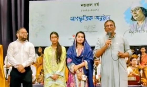 সাংস্কৃতিক অনুষ্ঠান সপরিবারে উপভোগ করলেন এমপি মানিক