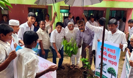 রাউজান কোতোয়ালীঘোনা আদর্শ উচ্চ বিদ্যালয়ে বৃক্ষরোপণ ও র‌্যালি