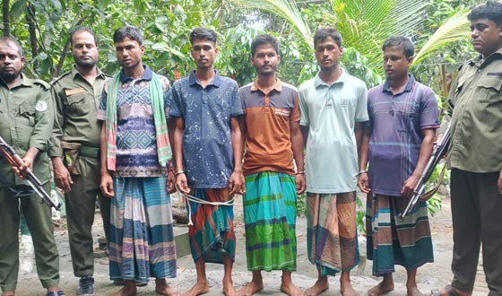 সুন্দরবনে নিষিদ্ধ সময়ে মাছ শিকার, আটক ৫ জেলে কারাগারে