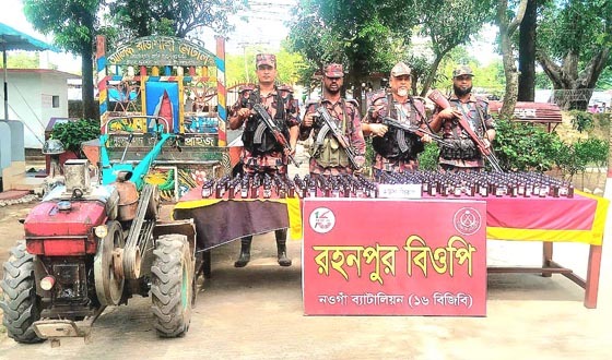 গোমস্তাপুরে ভারতীয় নেশাজাতীয় দ্রব্য ও ট্রলি আটক