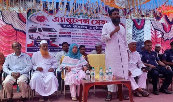 সুন্দরগঞ্জে ইউপি চেয়ারম্যানের সহায়তায় অ্যাম্বুলেন্স সেবার উদ্বোধন