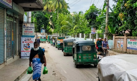 হোমনায় চালকদের ইচ্ছেমতো বাড়ে সিএনজি ভাড়া, ক্ষুব্ধ যাত্রীরা