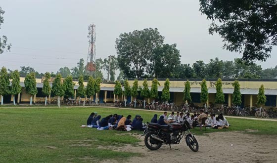 বিরলে শিক্ষকের বিরুদ্ধে বাধ্যতামূলক কোচিং ফি আদায়ের অভিযোগ
