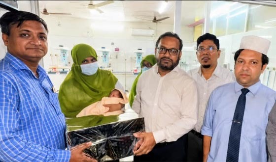 মানসিক ভারসাম্যহীন কিশোরীর নবজাতকের চিকিৎসার দায়িত্ব নিলেন প্রশাসক