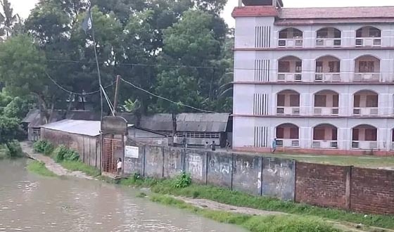 নাজিরপুরে নদীভাঙ্গনের ঝুঁকিতে গাওখালী স্কুল-সংলগ্ন সড়ক