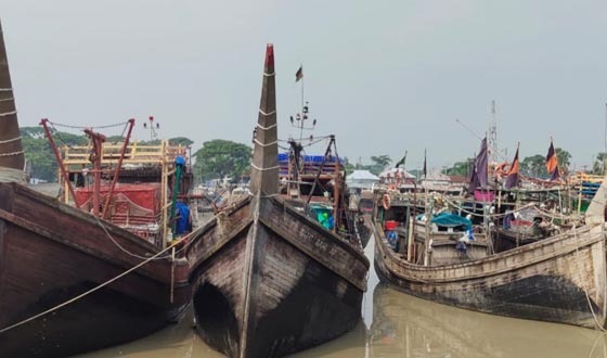 বঙ্গোপসাগরে ইলিশসহ মৎস্য আহরণক্ষেত্র ট্রলিং বোটের দখলে