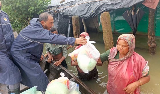 কক্সবাজারে কমছে বন্যার পানি, বাড়ছে দূর্ভোগ, বিশুদ্ধ পানির সংকট