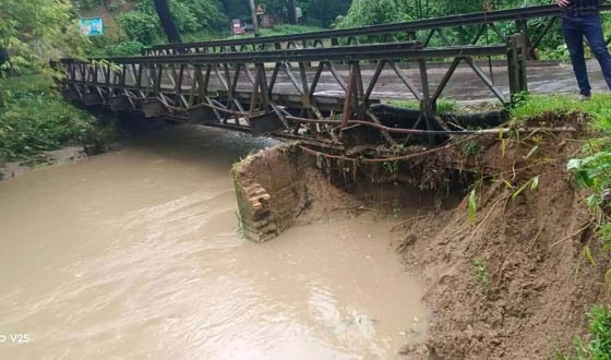 কক্সবাজারে ঝুঁকিপূর্ণ বেইলি ব্রিজে যান চলাচল বন্ধ