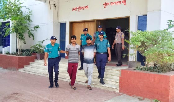 সিএনজিতে যাত্রীবেশে ছিনতাই, মূল হোতাসহ গ্রেপ্তার ২