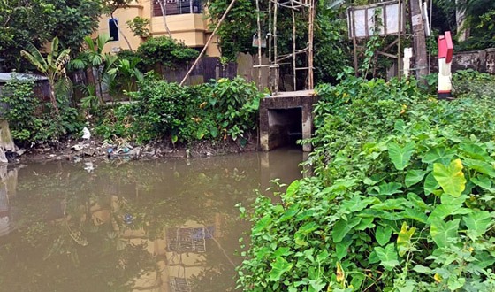 যোগাযোগ উন্নয়নে অপ্রশস্ত কালভার্ট, বন্ধ খালের পানির স্বাভাবিক প্রবাহ