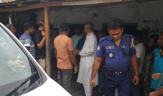 বাঘায় পেট্রোল বোমায় পুড়লো বিএনপি কার্যালয়, এমপির পরিদর্শন