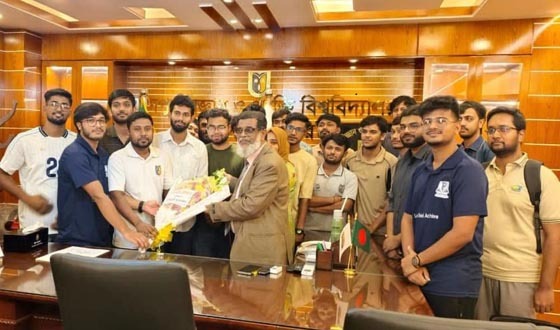 চাঁদপুর বিজ্ঞান ও প্রযুক্তি বিশ্ববিদ্যালয়ের ভিসিকে ছাত্রদলের ফুলেল শুভেচ্ছা