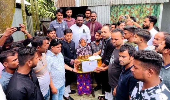 শহীদ মাহবুব ও সবুজের পরিবার পেল প্রধানমন্ত্রীর উপহার