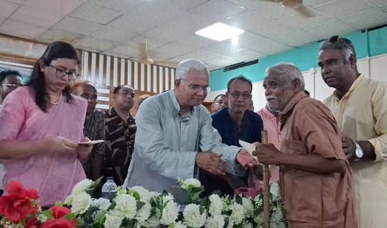 বিরামপুরে দুঃস্থ, শিক্ষার্থী ও স্বেচ্ছাসেবী প্রতিষ্ঠানে অনুদান বিতরণ