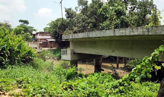 ৩ কোটি টাকার সেতু প্রকল্প স্থবির, ১০ কিলোমিটার ঘুরপথে চলাচল